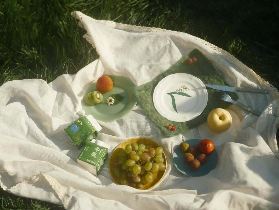 Karlotta Freier for Zahori Weipin