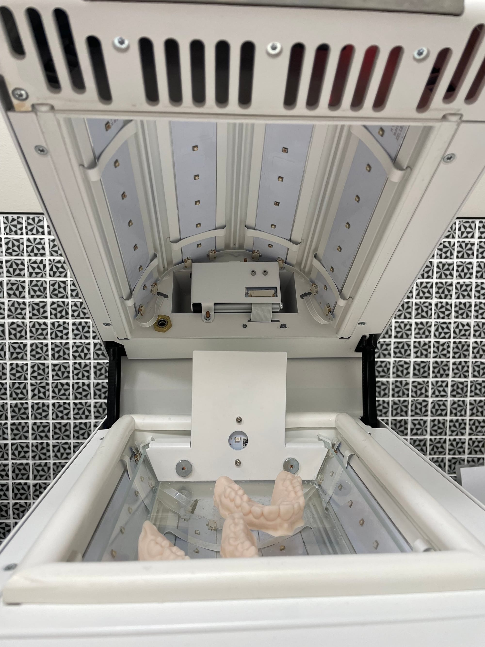 RapidShape UV unit curing printed dental models