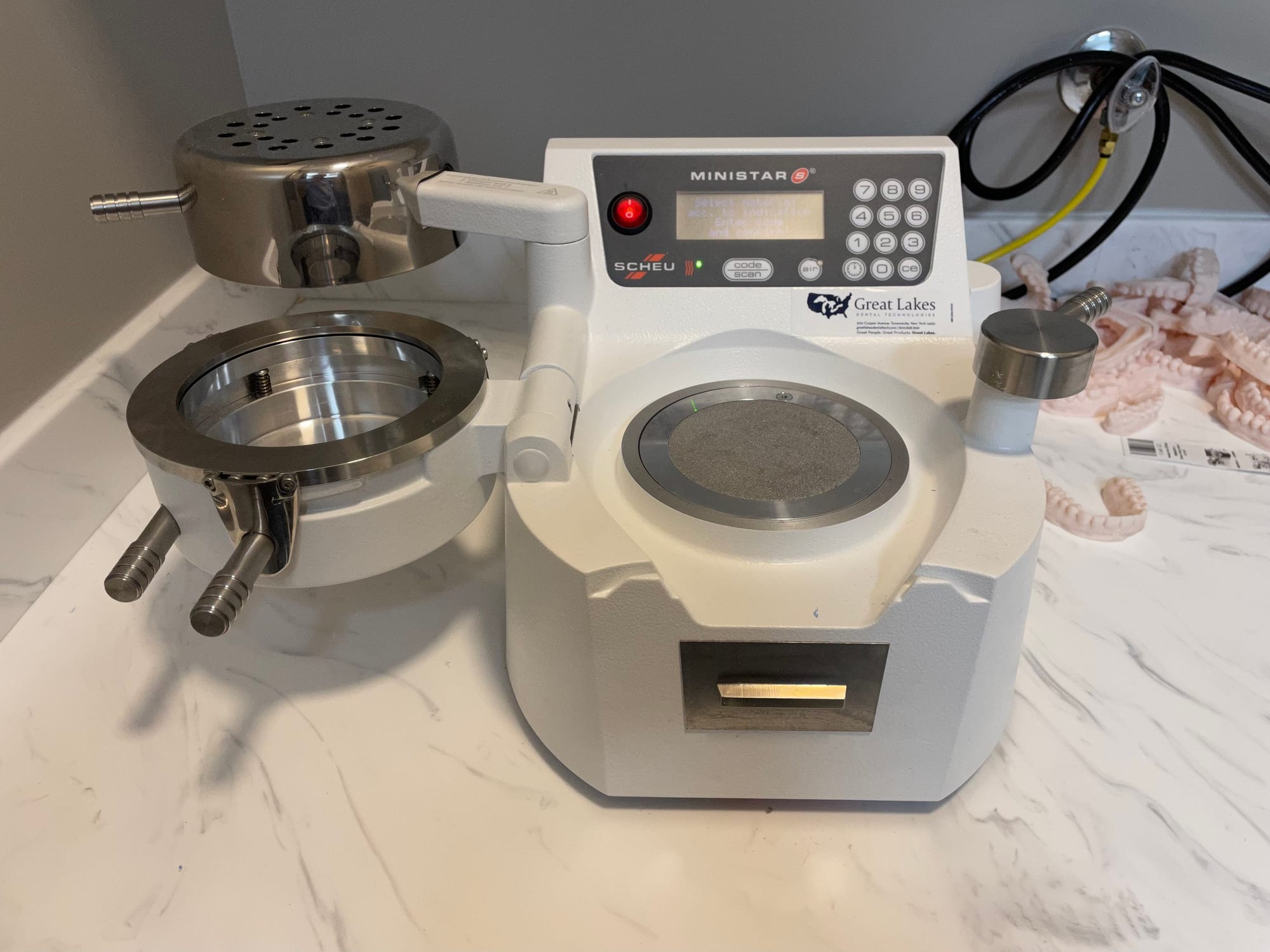 Ministar unit sealing clear aligners and polishing night guards
