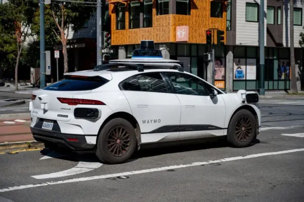 Tesla, Waymo, Uber Align on $50–$150 Robotaxi Mess Fees as 2026 Scalability Push Gains Momentum