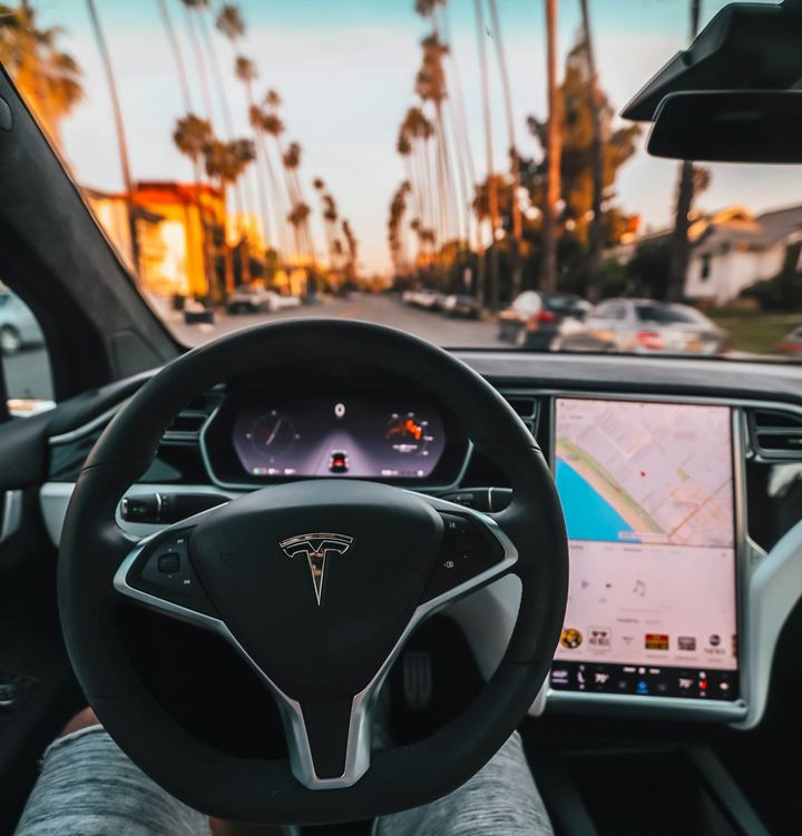 Uber's Driver Micro‑Tasks Boost AV Data, While Tesla Faces FSD Lag