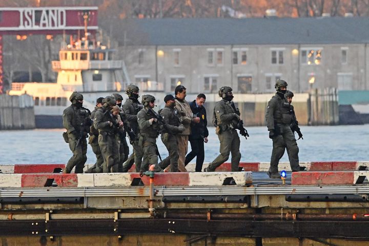 U.S. Venezuela Raid Sparks Global Condemnation, Congressional Backlash, and AI Disinformation Crisis