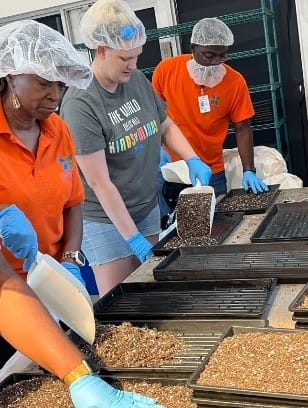 A group of people in a factory

AI-generated content may be incorrect.