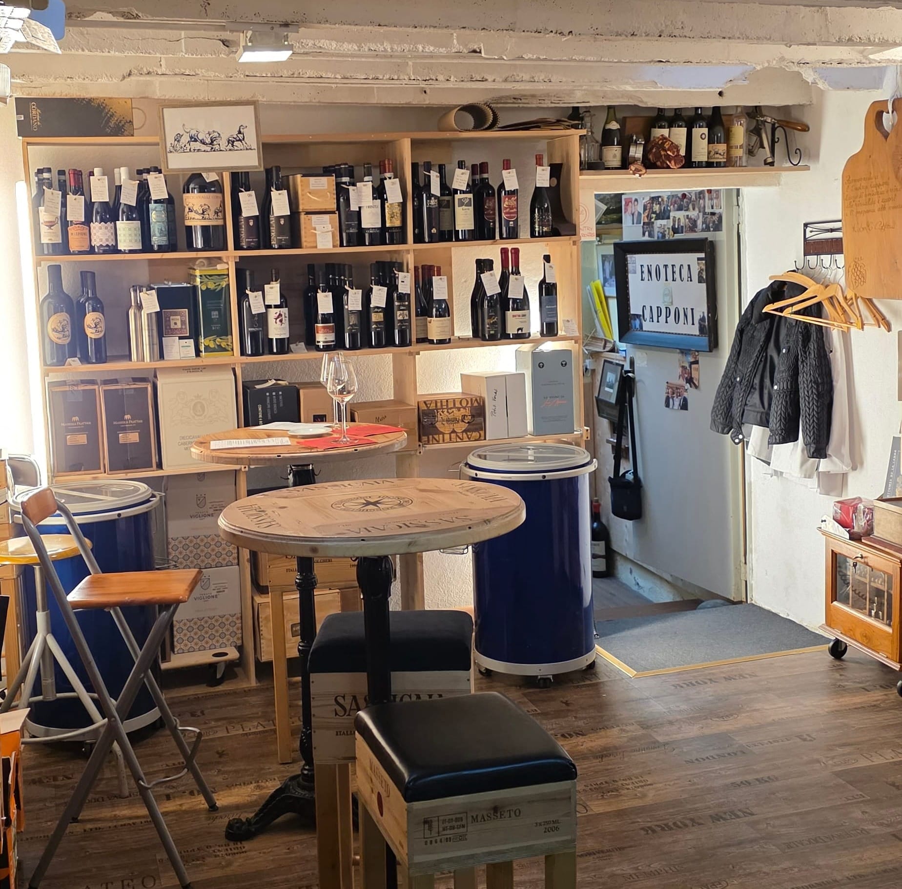 Intérieur de Capponi, la cave à vin de Lausanne