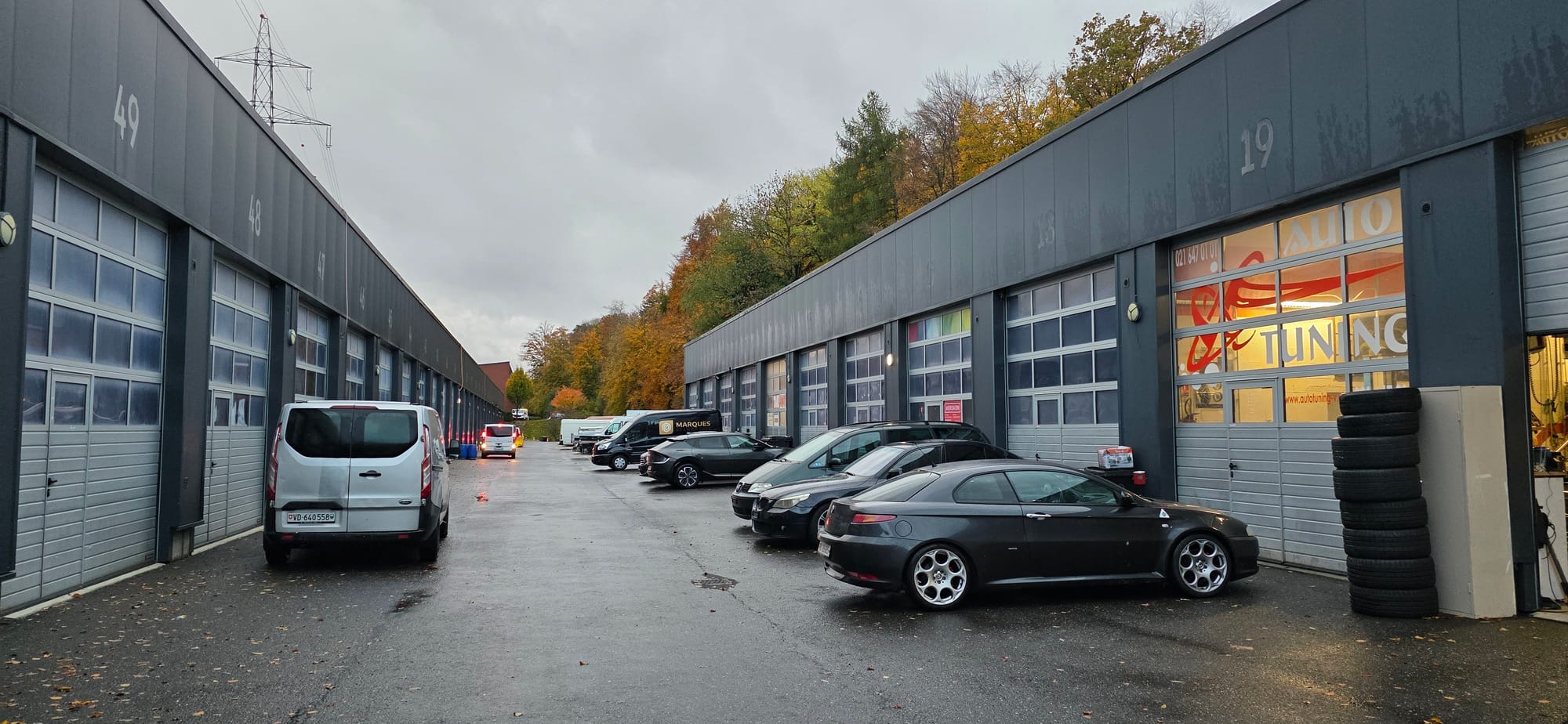 Les box dans la zone industrielle du Mont-sur-Lausanne