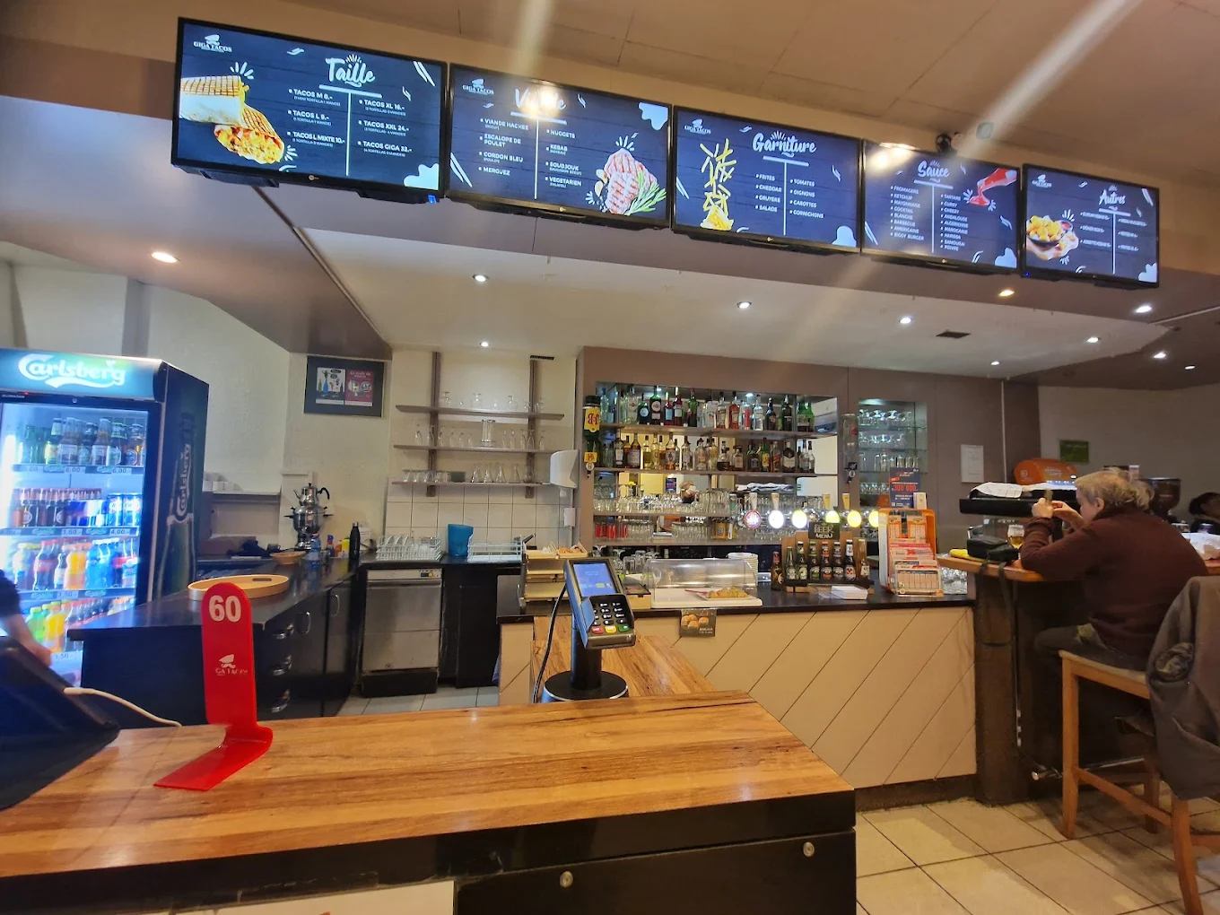 Le comptoir du Giga Tacos de Lausanne, rue Mauborget.