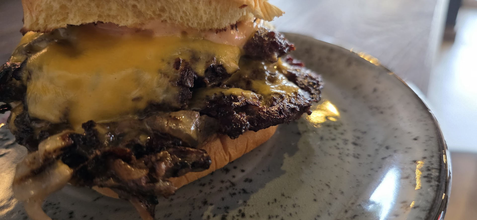 Gros plan sur la viande chez Shed