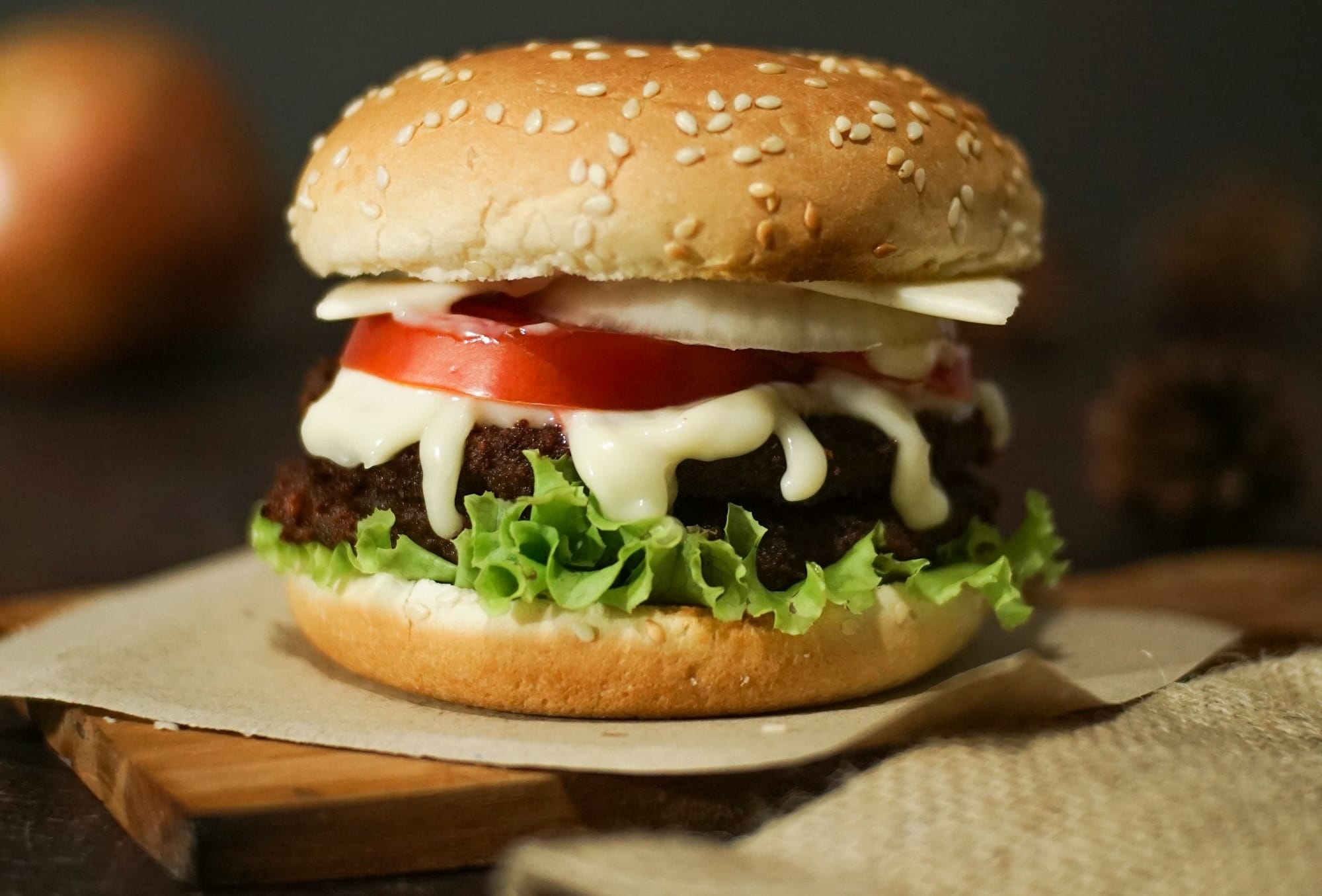 burger with lettuce and tomato