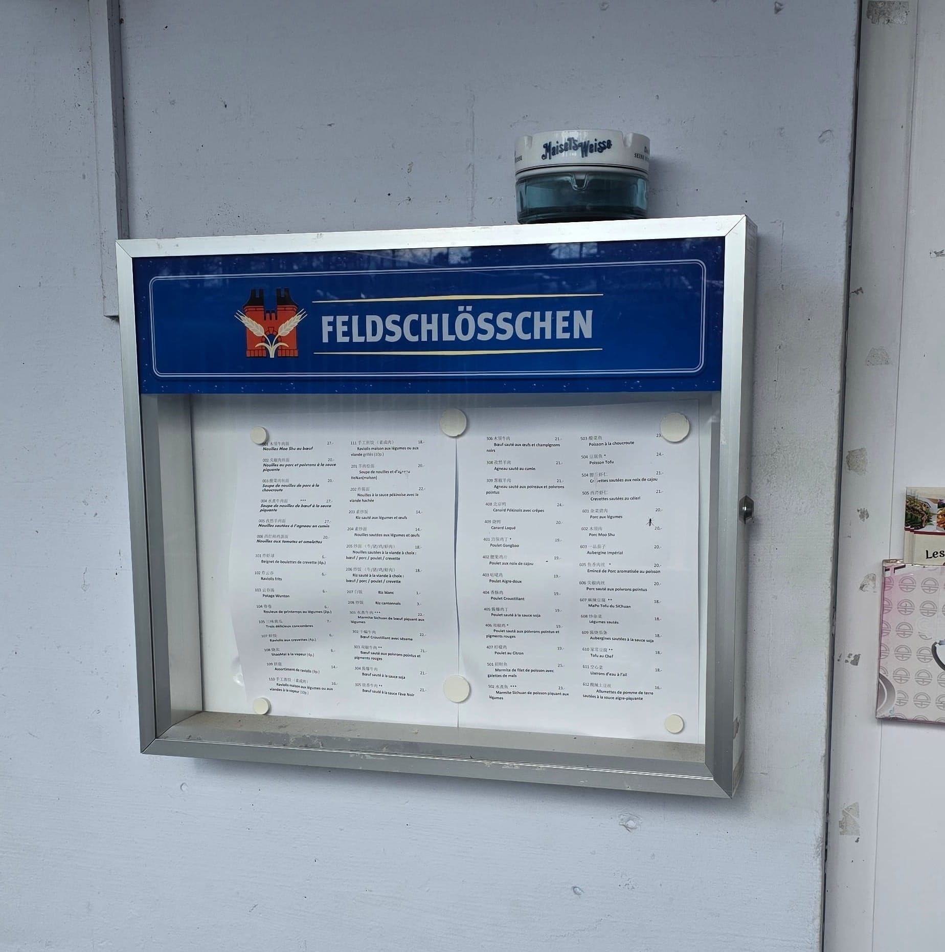 Vitrine de menu avec publicité Feldschlössn