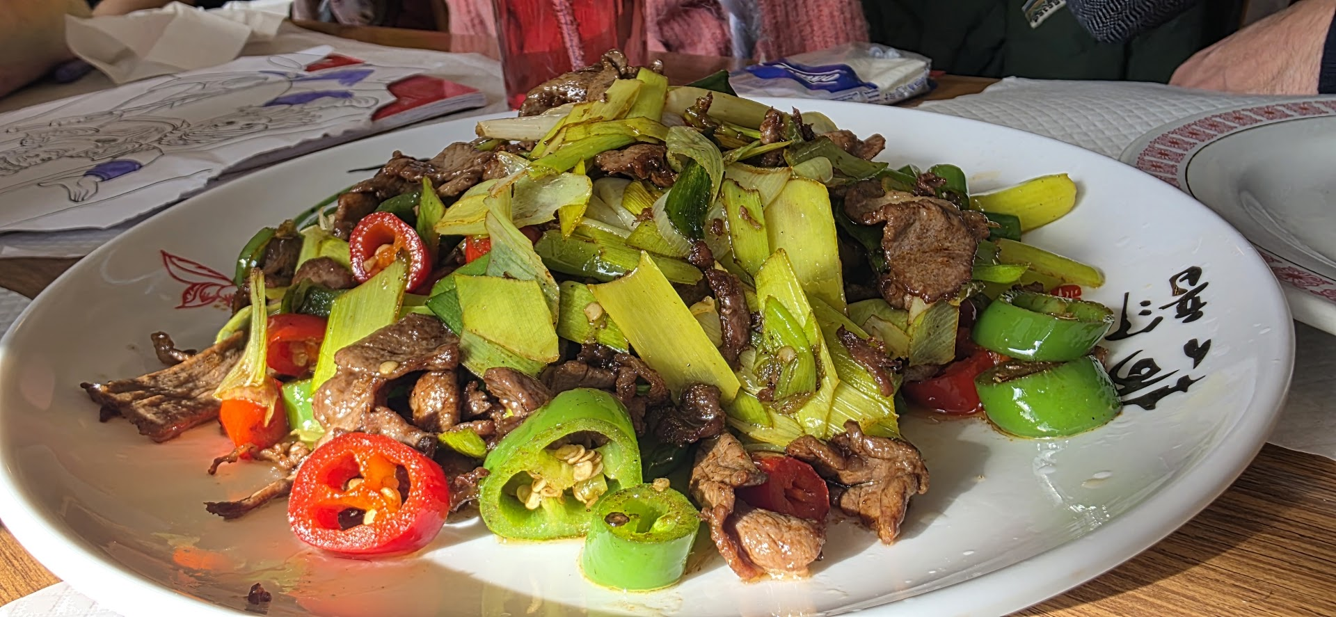 Agneau sauté au piment et poireaux au Henan à Renens.
