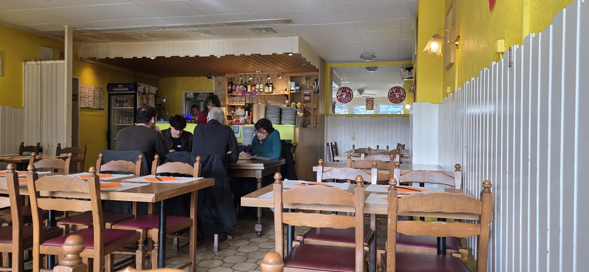 Intérieur du restaurant Henan à Renens.
