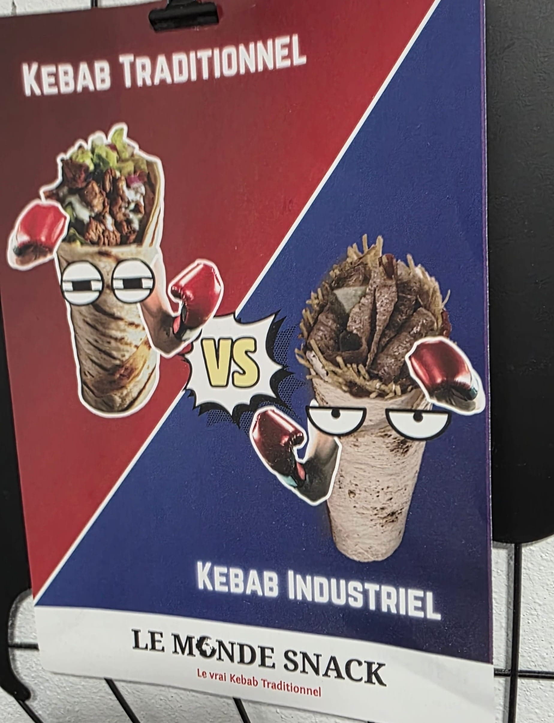 Une affiche pour mettre en valeur le kebab traditionnel.