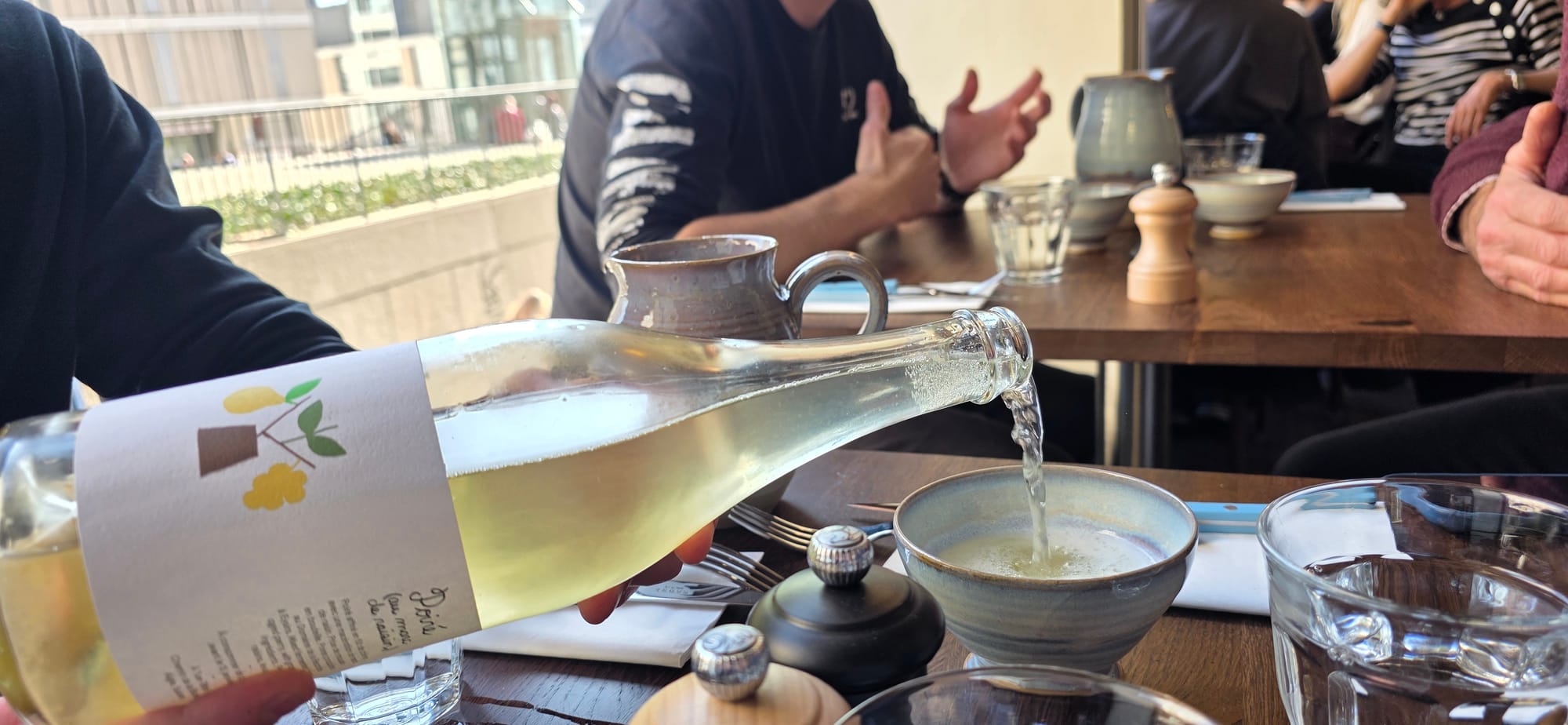 Une bouteille de cidre aux mards chez Arthur Créperie à Lausanne