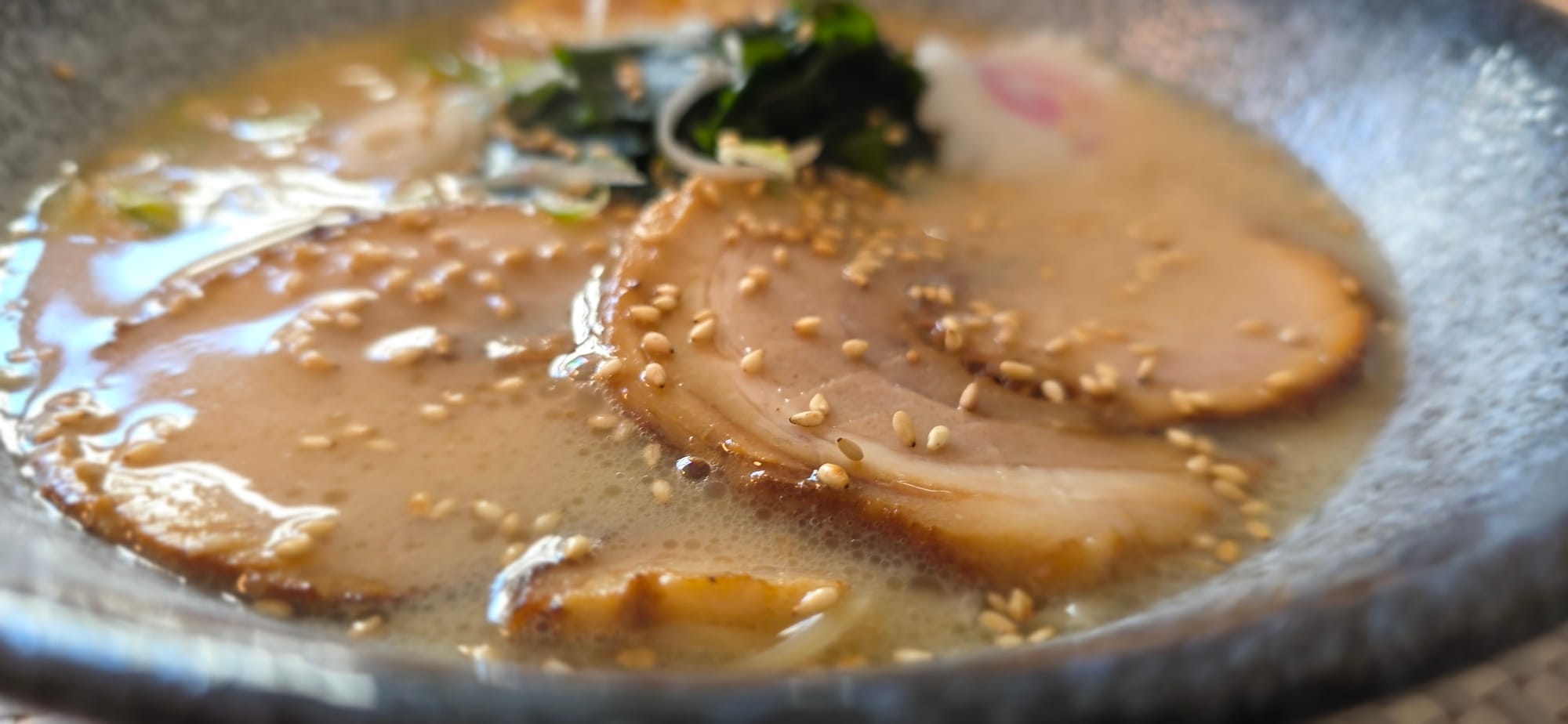 Bouillon de porc tonkotsu chez Hatsuubara à Lausanne.