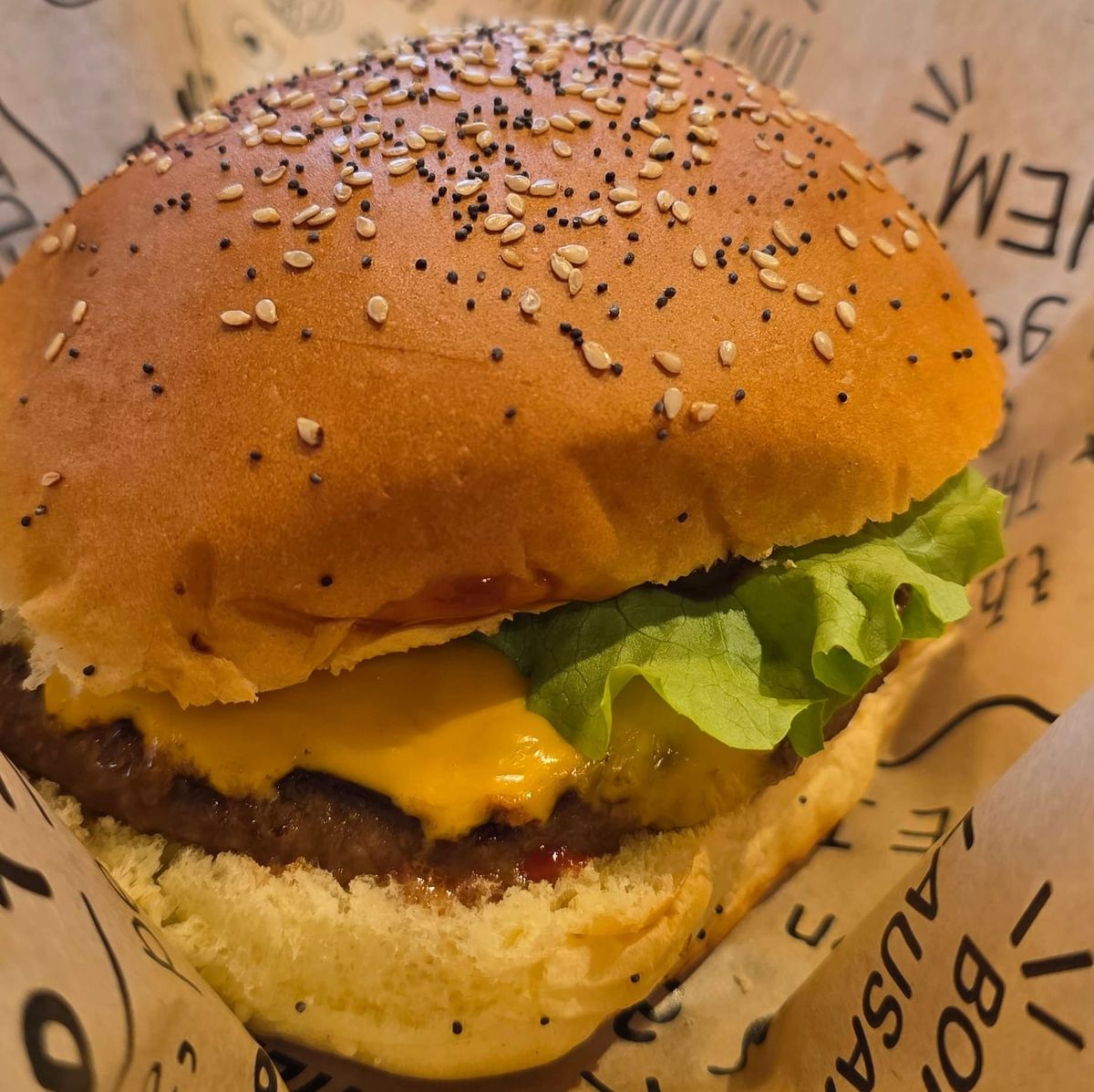 Un cheeseburger de chez Holy Cow à Lausanne 