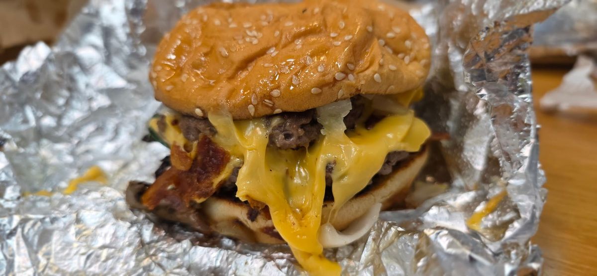 Un cheeseburger chez Five Guys à Lausanne. 