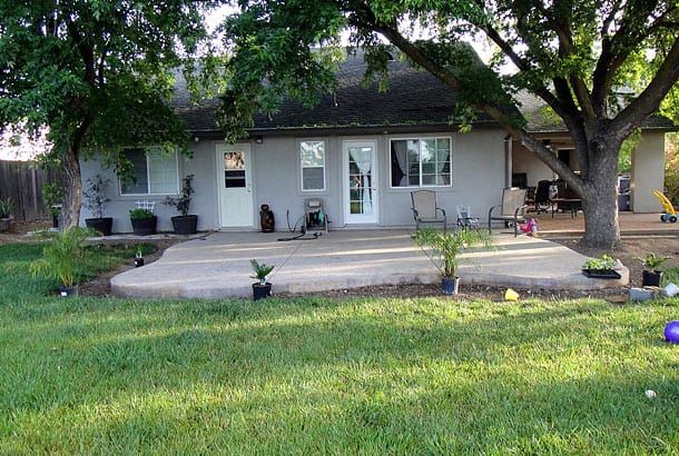 Hybrid Rasta Mama: Backyard patio