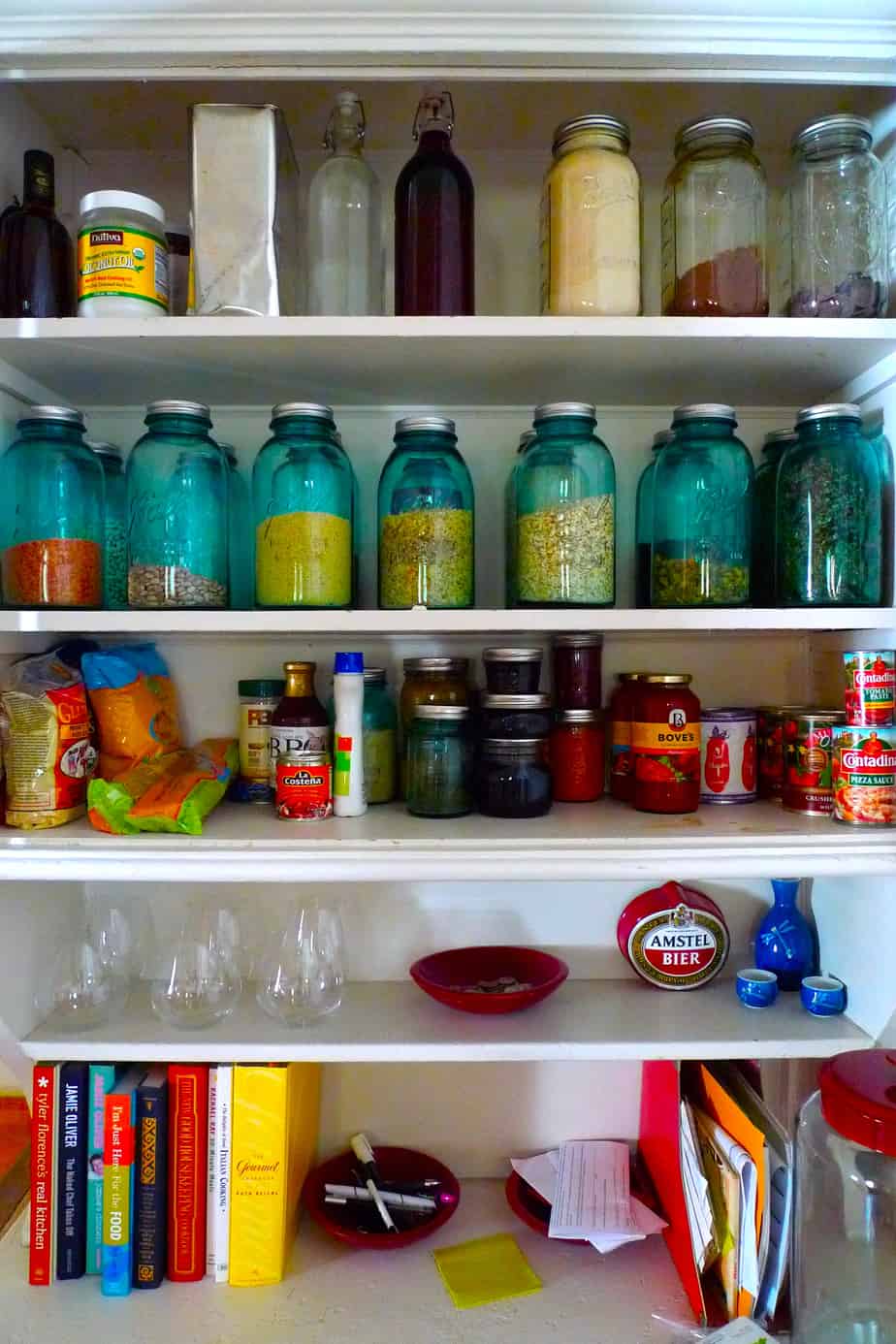 I just about died when I found this chalkboard spray paint.  While on sabbatical I reorganized my whole pantry and now finding my spices and buying them in the bulk section is a dream.  I can buy a Tbsp or a pound and store it in mason jars