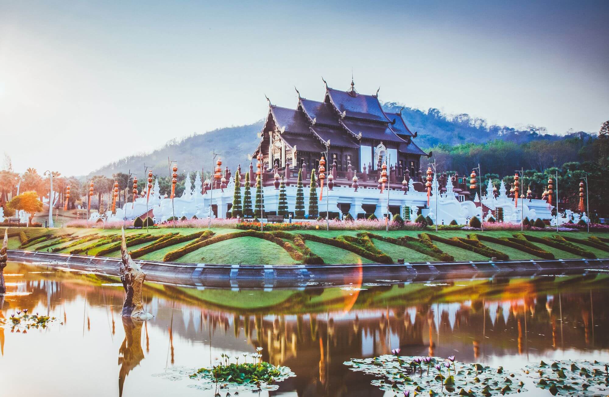 A colorful buddist temple in Chiang Mai, Thailand