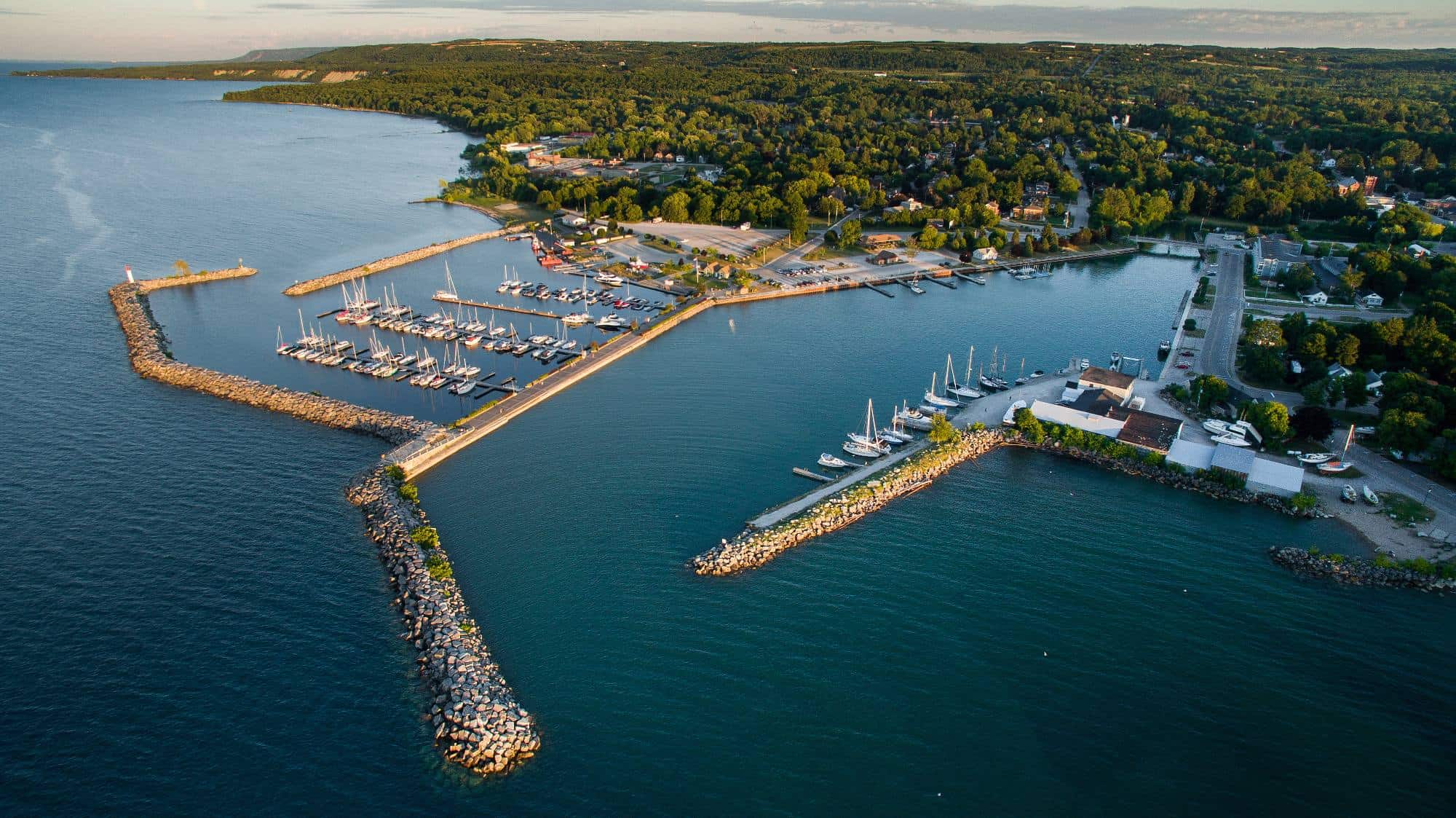 Retiring in Canada - Meaford - a fascinating, four-season location in Canada that has it all: great live theatre and concerts, fresh local food, unique shopping, nature at your doorstep, a beautiful harbour, and so much more. 