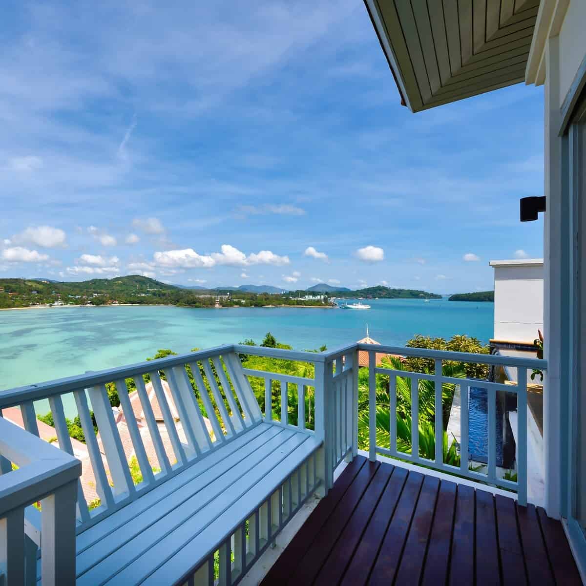 A view of the bay with blue waters in a sunny day