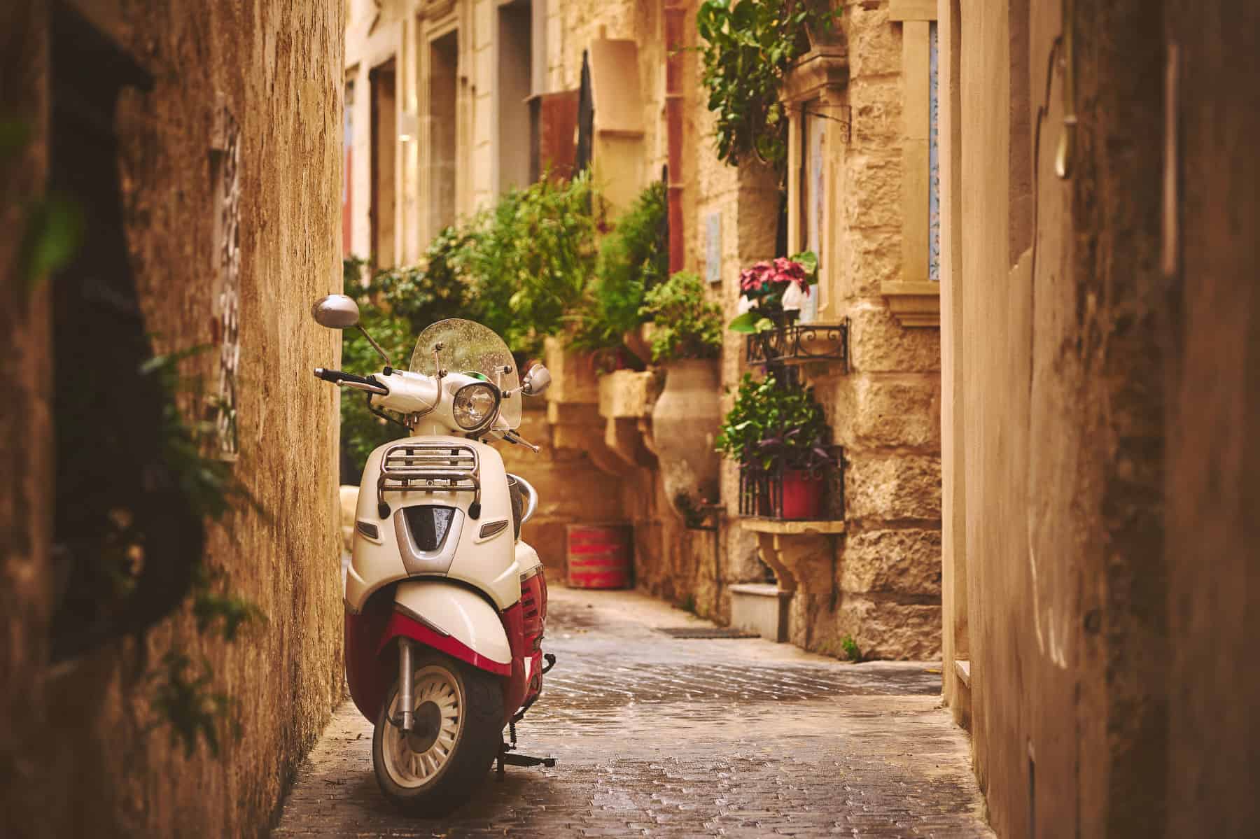 Living in Malta - narrow Maltese streets