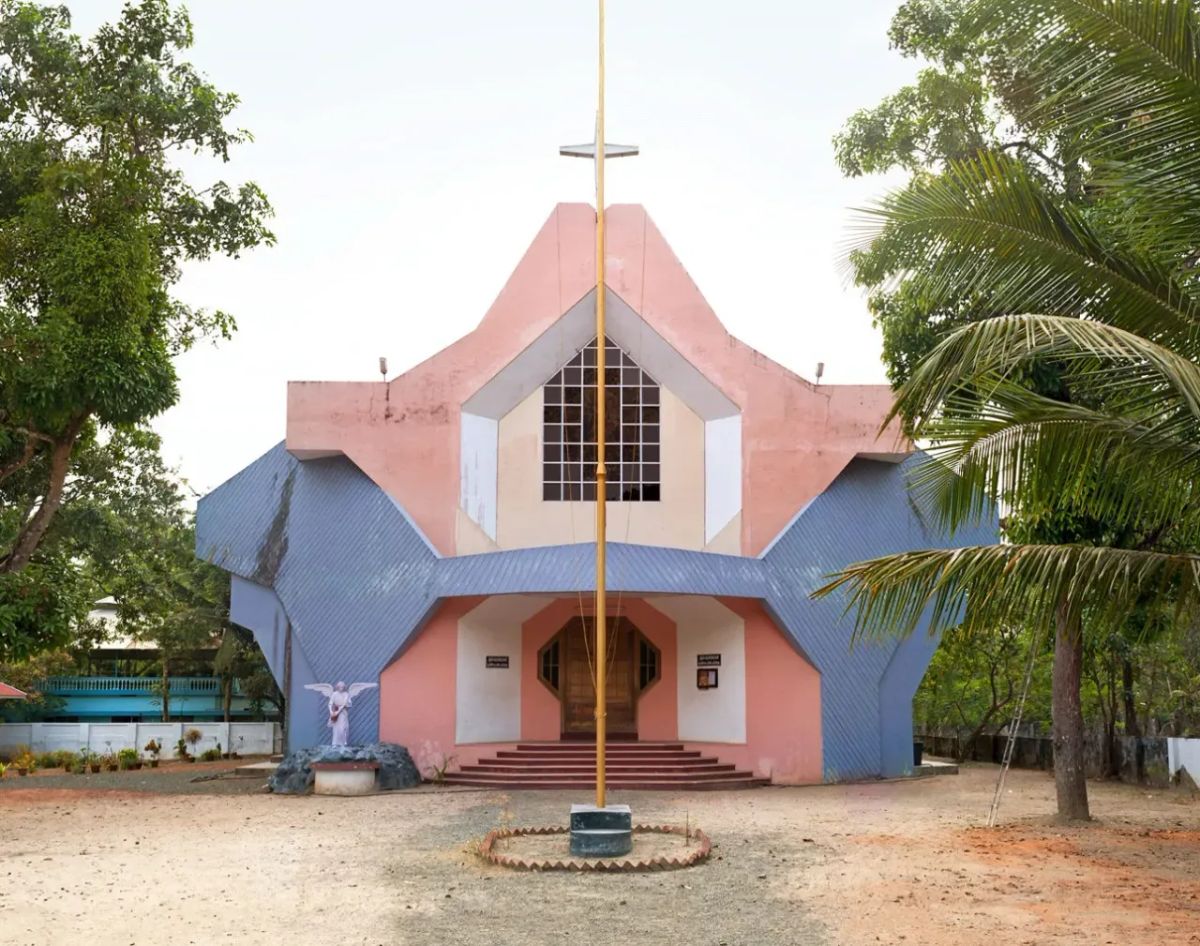 Touring Club Italiano, Japanse shop fronts & kerkjes in Kerala