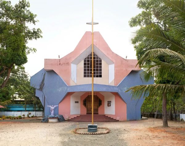 Touring Club Italiano, Japanse shop fronts & kerkjes in Kerala