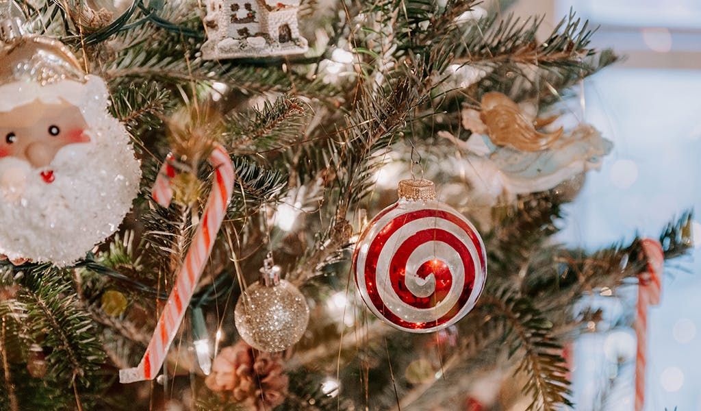 Weihnachtsbaum aufstellen