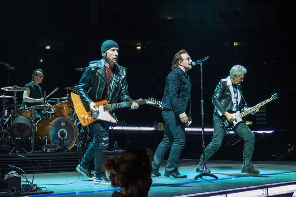 Bewegender Appell: U2-Sänger Bono singt für Musikfestival-Opfer in Israel