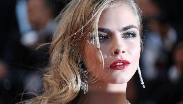 Cara Delevingne verliert 50.000 Follower – weil sie R. Kelly kritisiert