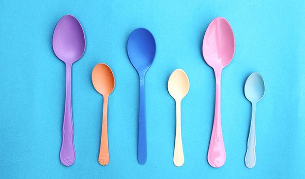 Warum sehen wir uns in einem Löffel verkehrt herum