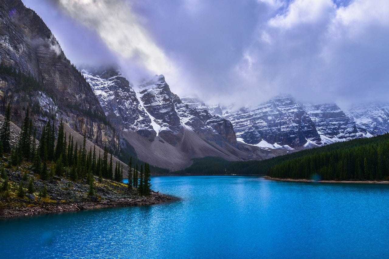 banff, moraine lake, canadian rockies, lake, blue water, mountains, clouds, canadian national parks, landscape, nature, travel, canada, alberta, scenery, hiking, park, atmosphere, tranquility, panorama, west, calm — photo from Pixabay