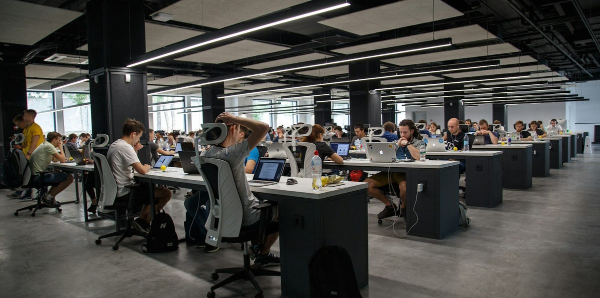 🏭 La Revolución del Talento: Cómo las Empresas Enfrentan el Futuro de la Gestión de Recursos Humanos