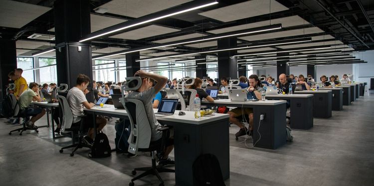 🏭 La Revolución del Talento: Cómo las Empresas Enfrentan el Futuro de la Gestión de Recursos Humanos