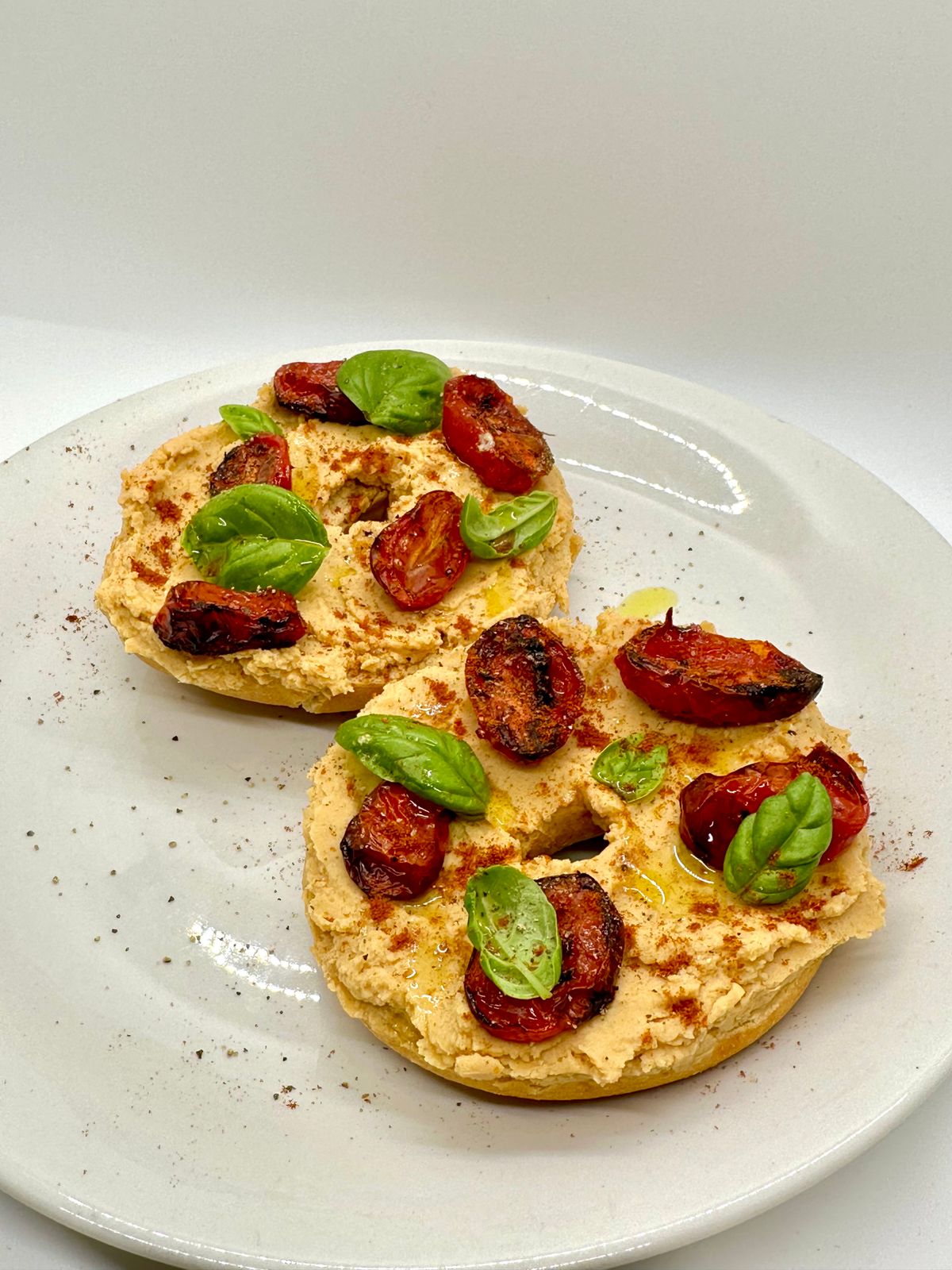 Friselle con Hummus e Pomodorini Confit