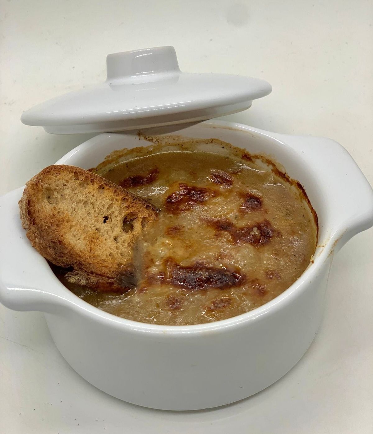 Soupe à l’oignon (Zuppa di cipolle)