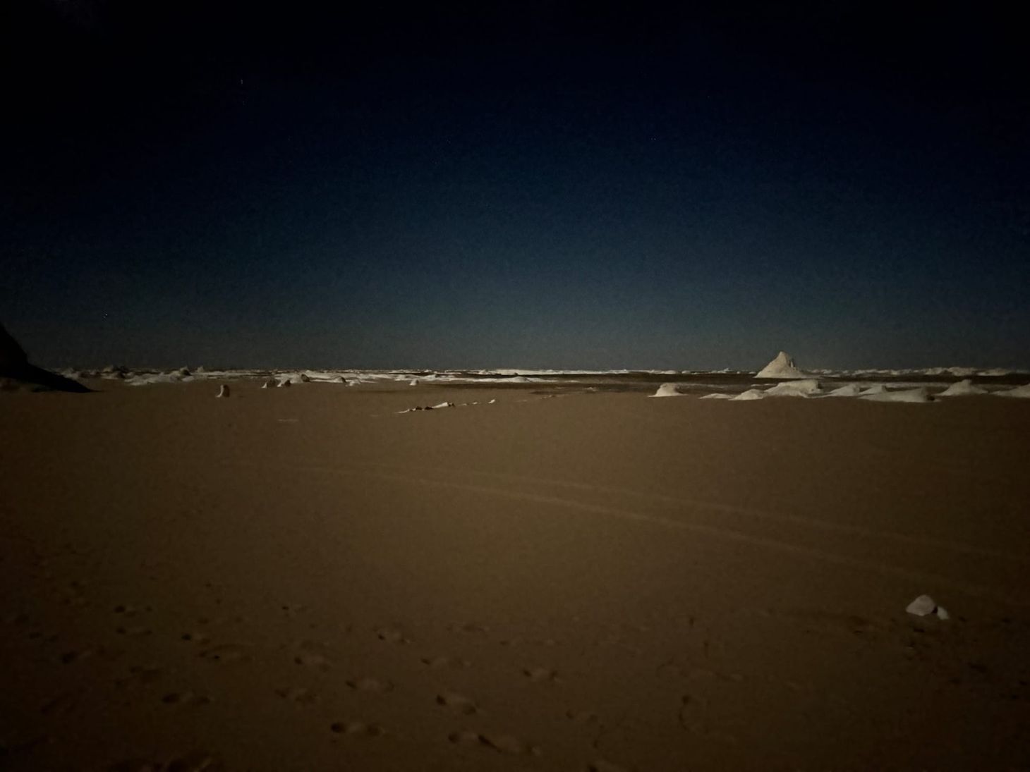 White Desert bei Nacht im Mondschein