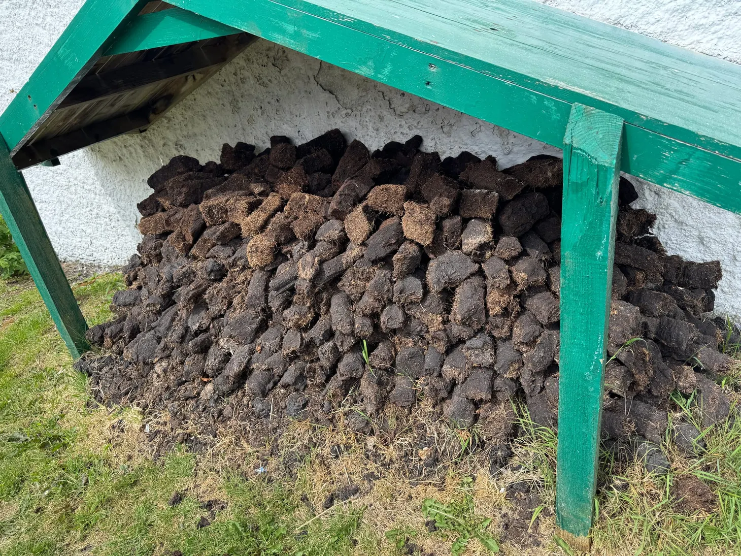 Heizen mit Torf ist eine Umweltsauerei sondergleichen. In Irland mag man davon aus kulturellen Gründen jedoch nicht lassen. (Privat)