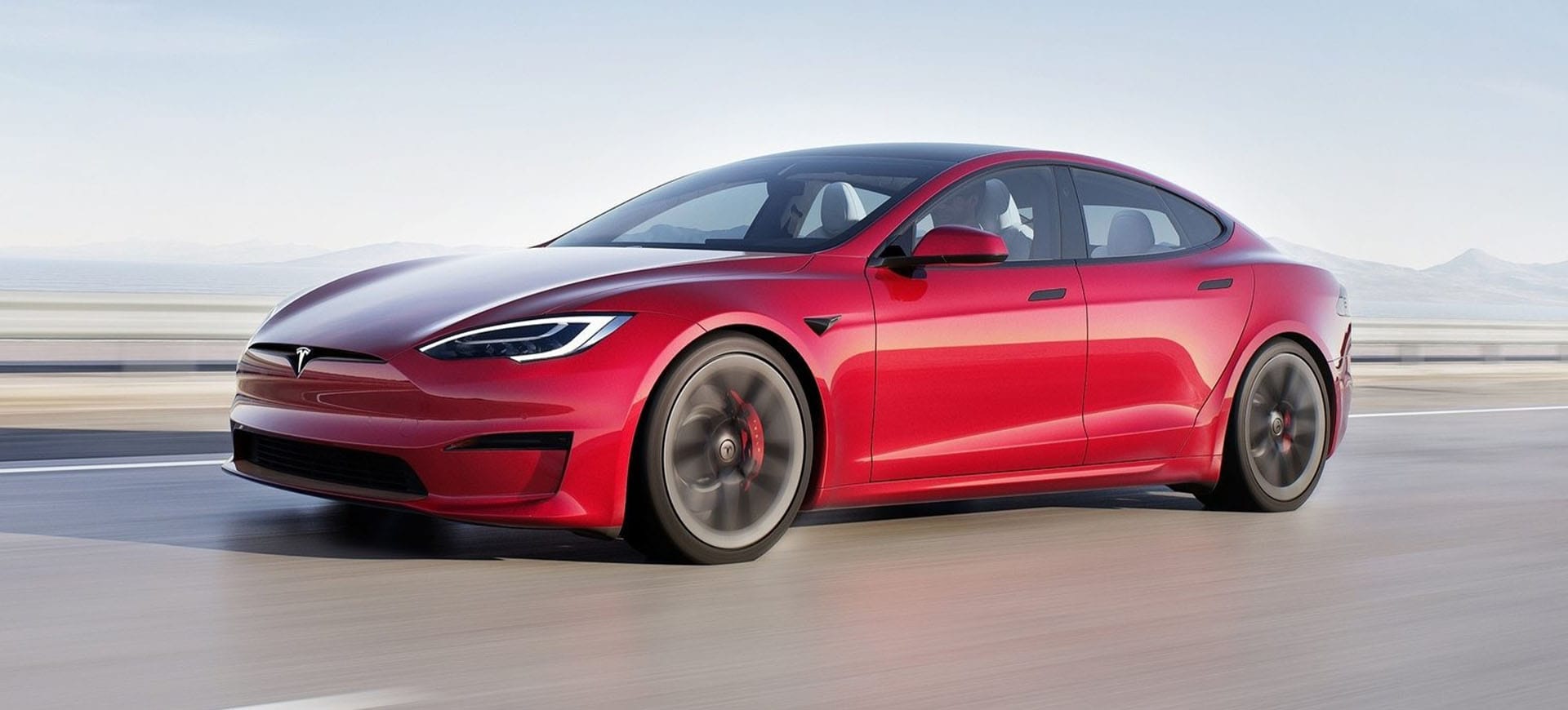 Tesla Model S elektrische sedan op de weg