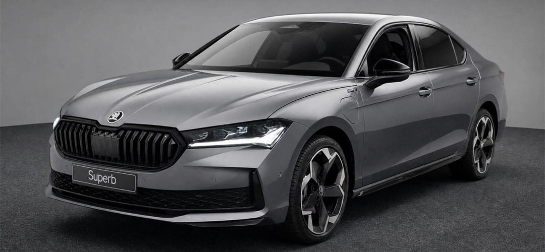 Skoda Superb sedan zijaanzicht