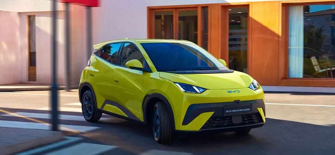 BYD Dolphin Surf compacte elektrische stadsauto zijaanzicht