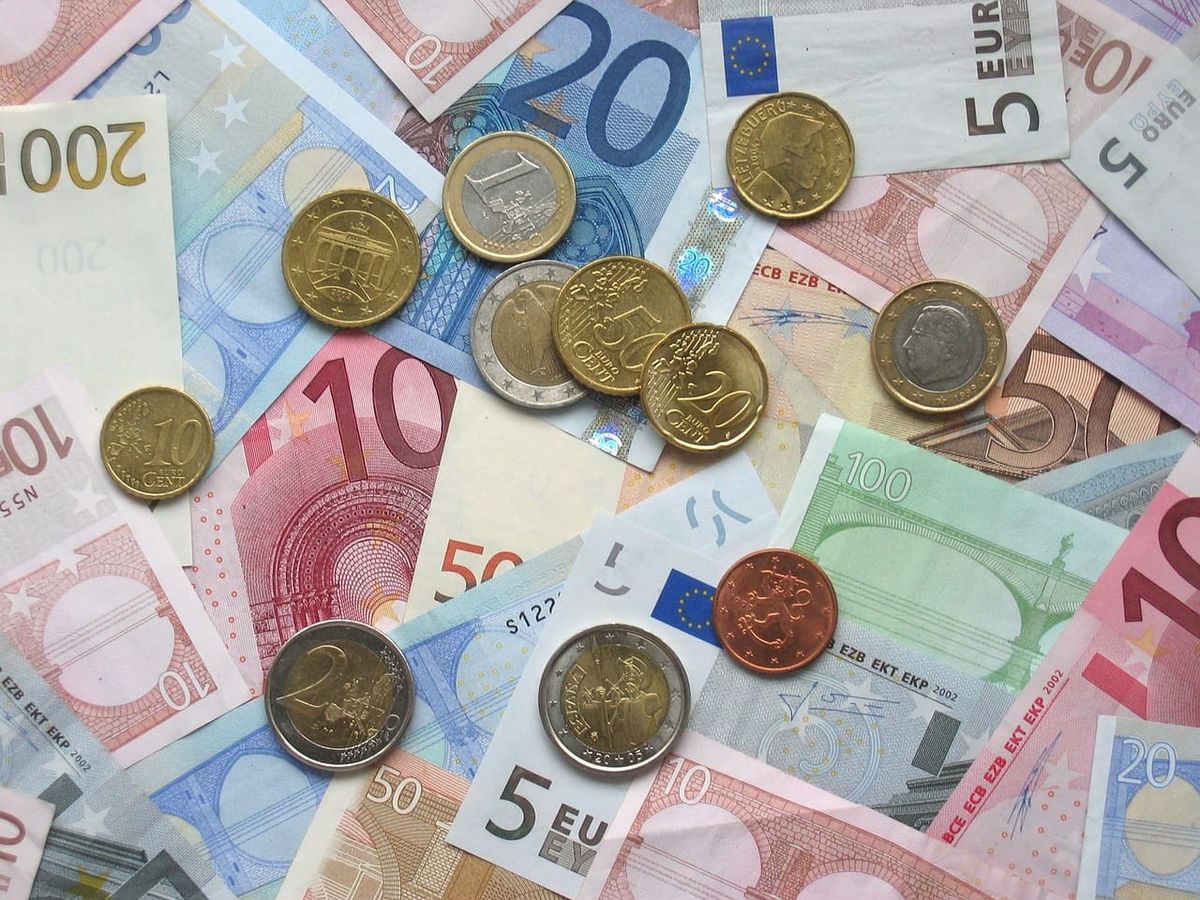 Focus: Comparing Government Debt Strategies in Germany and Canada