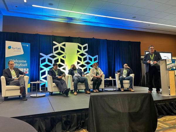 When Hydrogen Takes Flight: Overcoming Aviation Fears