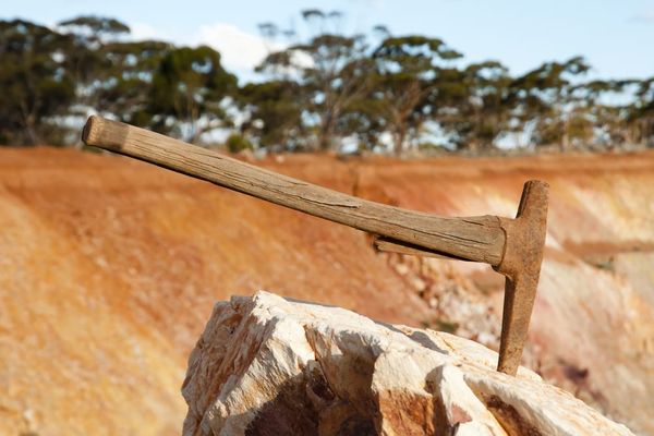 The AI Dilemma for Small Business: New Tools, Same Strategic Truth