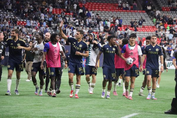 Müller's Birthday Hat-Trick Powers Historic Victory