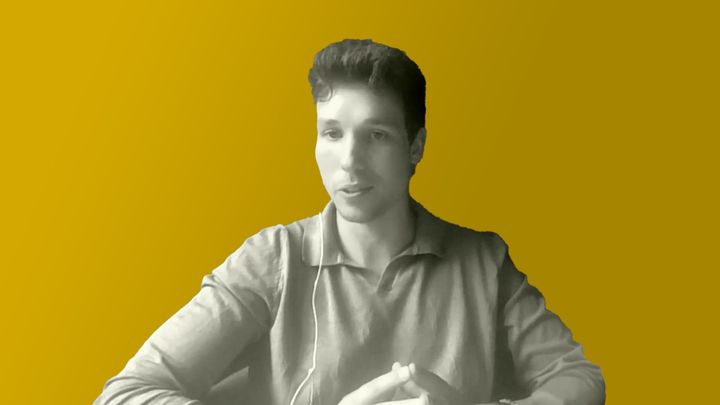 Maarten Denoo sits with his hands together while speaking on the grokludo podcast.