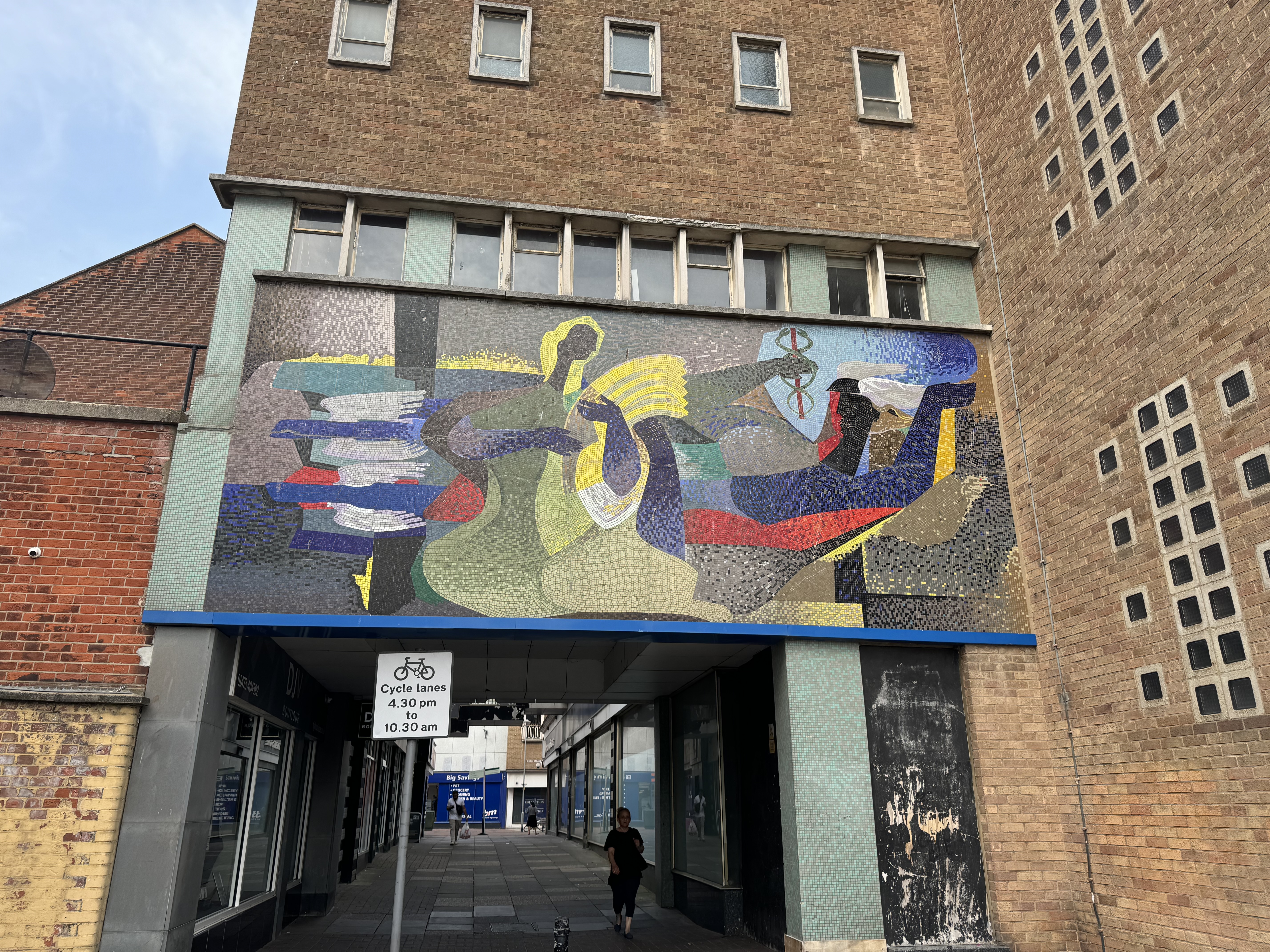 Coop ‘Harvest’ Mosaic by Gyula Bajó & Endre Hevezi in 1963-64