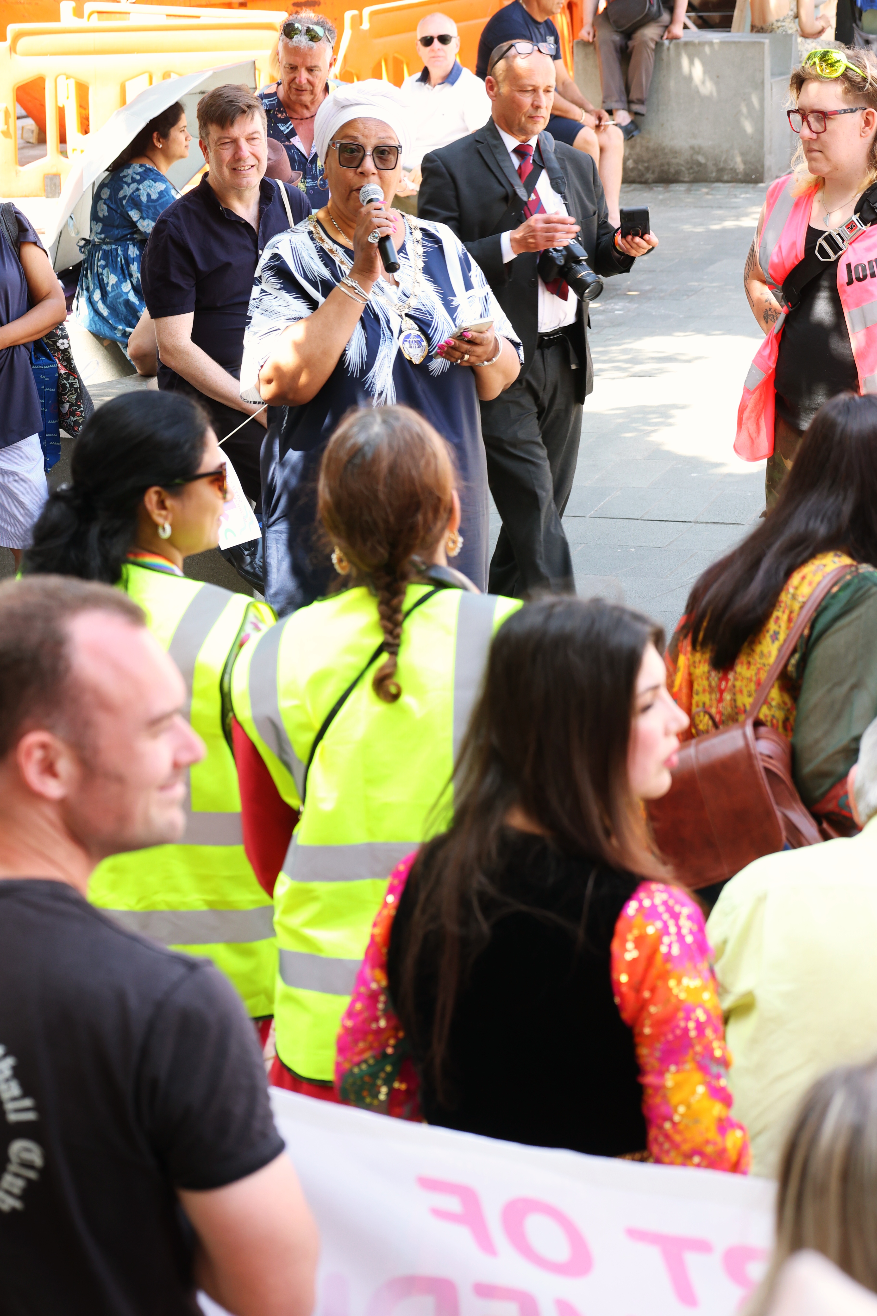 Deputy Mayor Councillor Pat Bruce-Browne welcomed participants at the parade