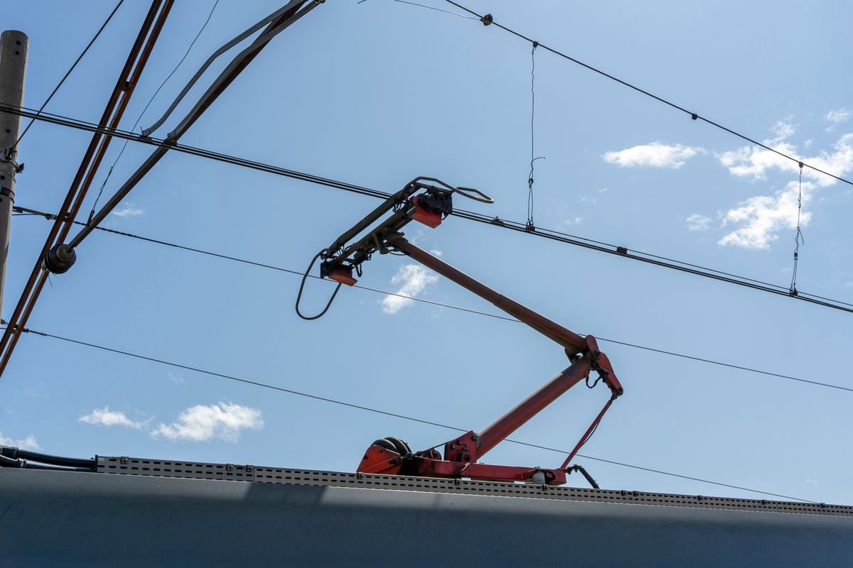 Overhead train cables